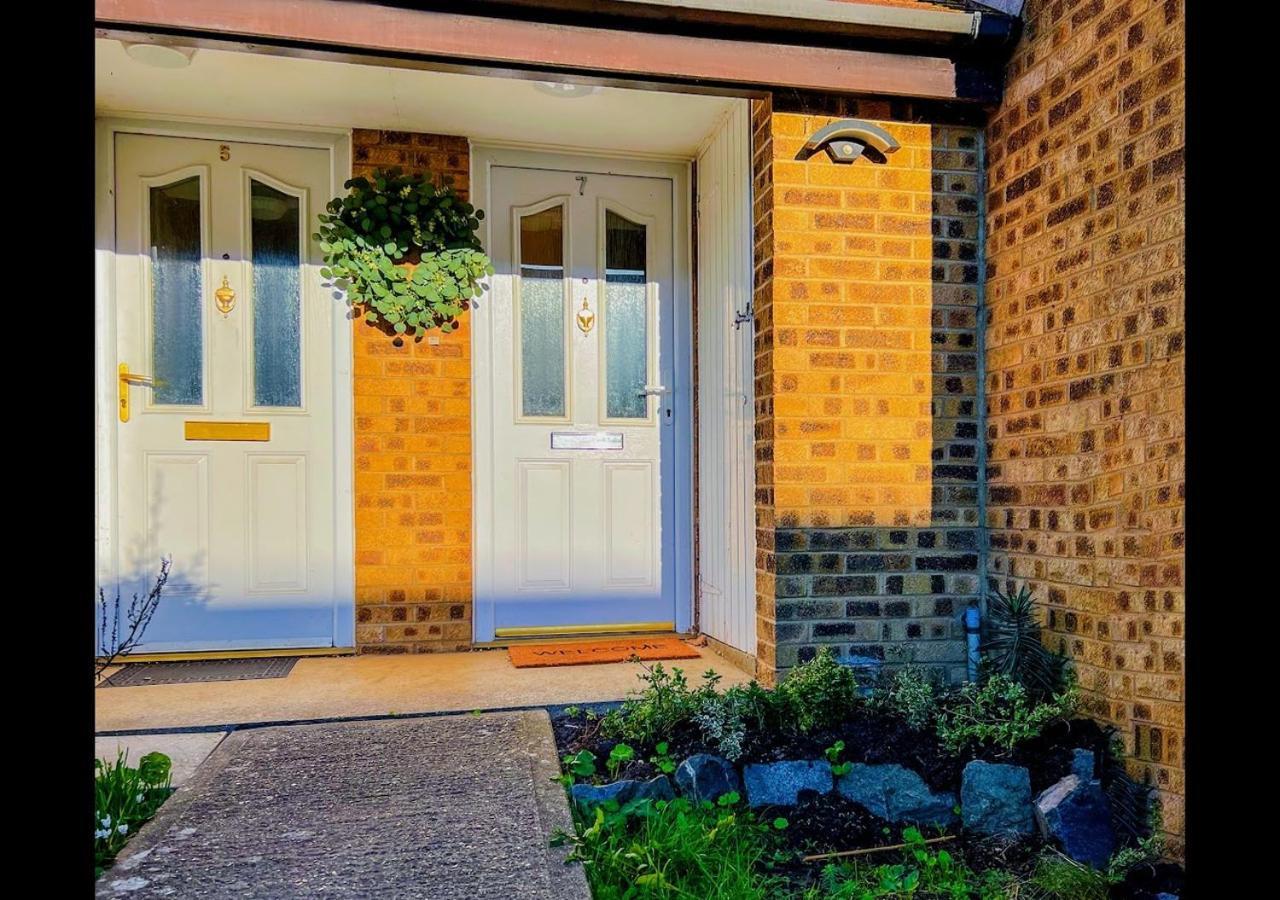 Cambridge Apartment At St Neot Eaton Socon Exterior photo